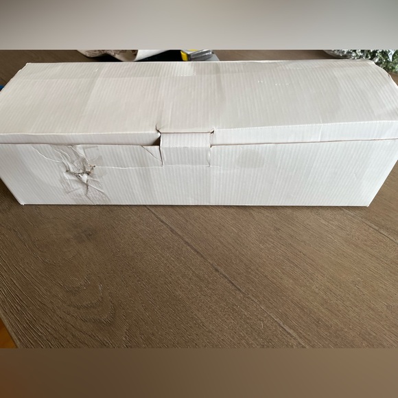 Vintage Winter Porcelain Doll, Lauren, Heritage Signature Collection - Picture 13 of 16